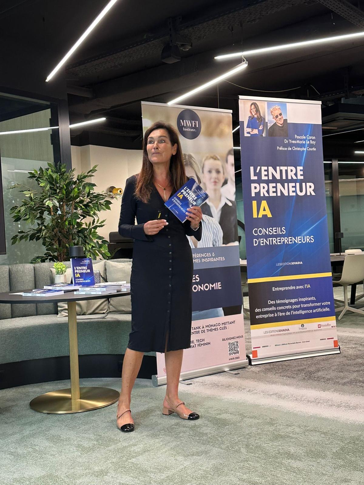 Pascale Caron présentant son ouvrage L'EntrepreneurIA, Conseils d'entrepreneurs, publié aux Éditions Ovadia